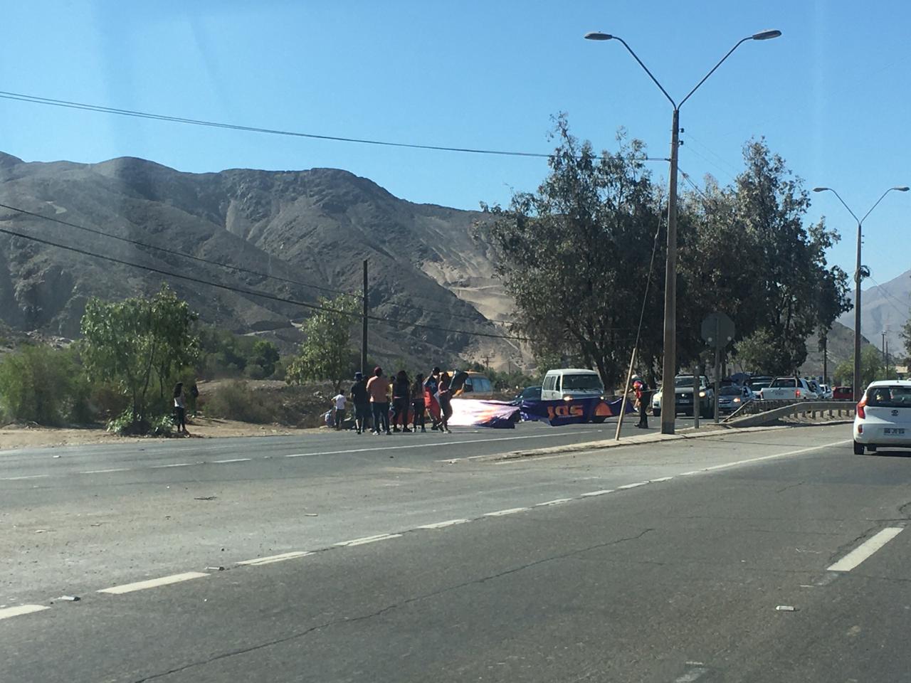 Manifestantes toman carretera CopiapóTierra Amarilla en la capital